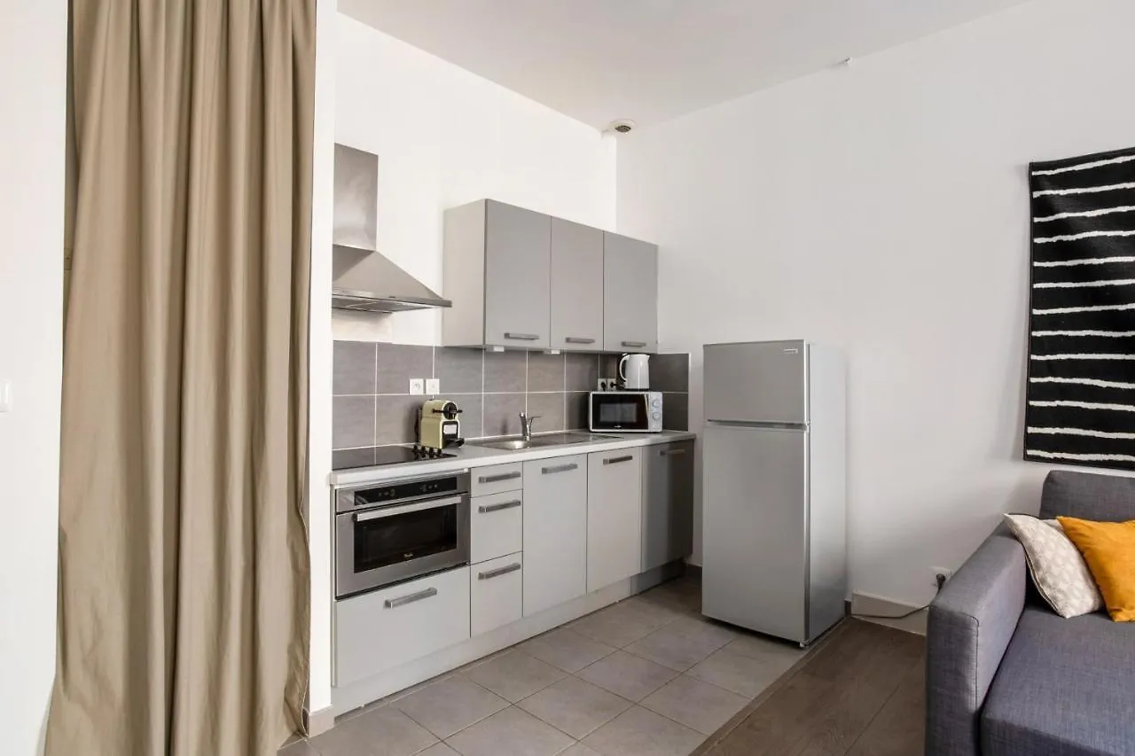 Large Modern And Calm Flat At The Doors Of Panier In Marseille - Welkeys contacts