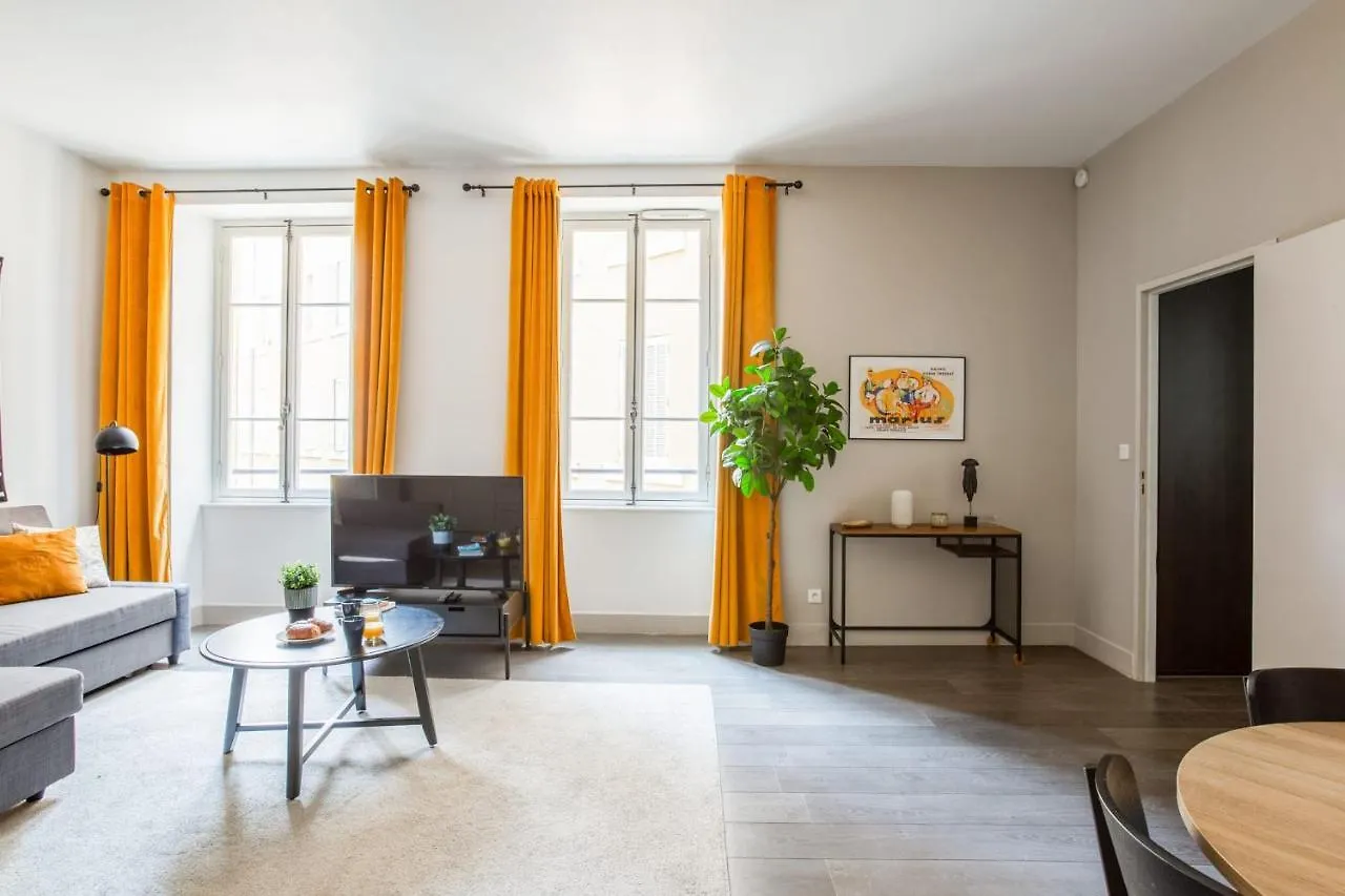 Large Modern And Calm Flat At The Doors Of Panier In Marseille - Welkeys Apartment France